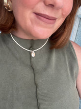 Load image into Gallery viewer, Cream Shell Necklace
