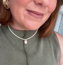 Load image into Gallery viewer, Cream Shell Necklace
