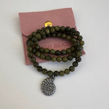 Load image into Gallery viewer, Green Autumn Necklace
