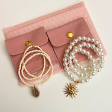 Load image into Gallery viewer, Cream Shell Necklace
